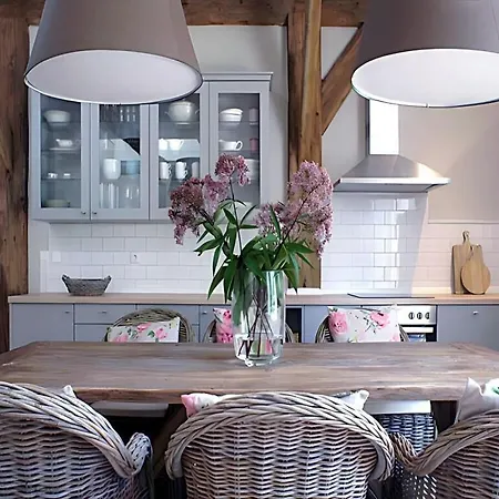 Attractive In Daire *